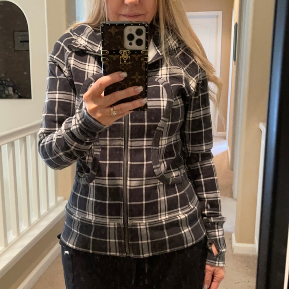 Christina Haack Lululemon Plaid Scuba Jacket - Picture 3 of 8